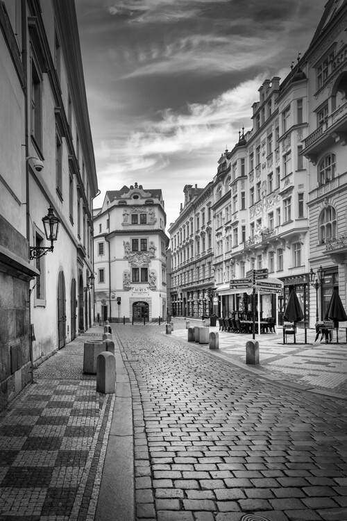 Kunstfotografie Karlova, cozy alley in Prague - Monochrome