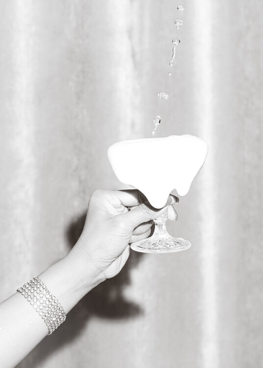 Fotografie Hands Drink Glass Black and White, Pictufy Studio, (30 x 40 cm)