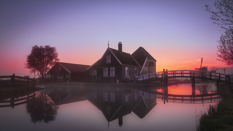 Fotografie Amanecer noc niebla en Zaanse Schans, Juan Carlos Hervás Martínez, (40 x 22.5 cm)