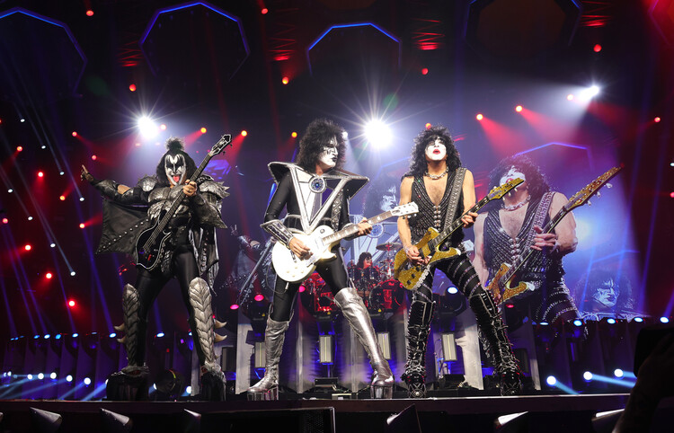 Kiss Posters & Wall Art Prints | Buy Online at EuroPosters Kiss Posters & Wall Art Prints | Buy Online at EuroPosters