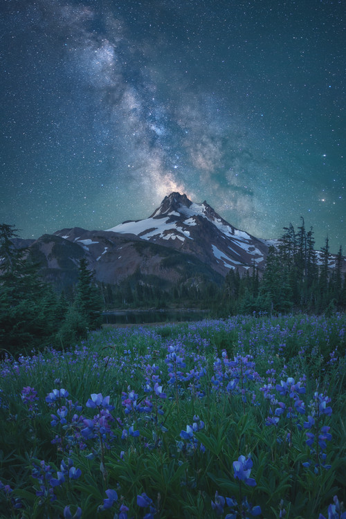 Umelecká fotografie Milky Way Above Mt. Jefferson