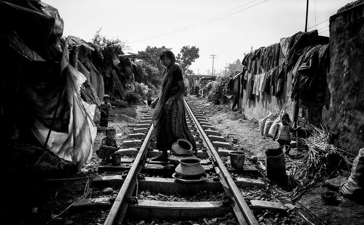 Umělecká fotografie A scene of life on the train tracks - Bangladesh