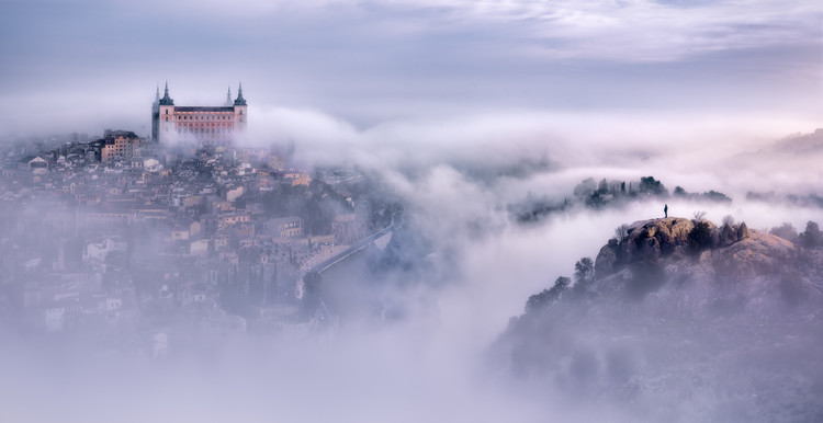 Valokuvataide Toledo city foggy morning