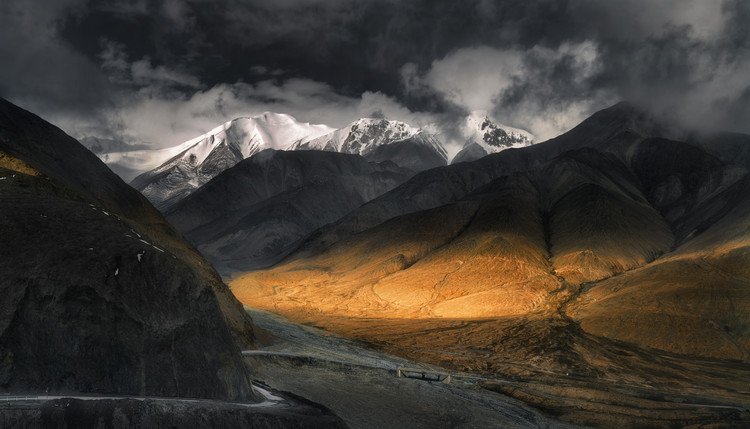 Art Photography Misty mountains