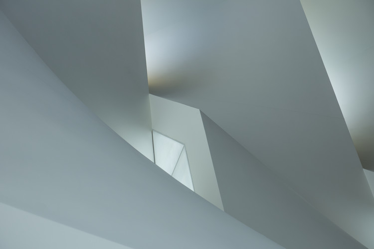 Minimalistic play of lines and light Fototapet