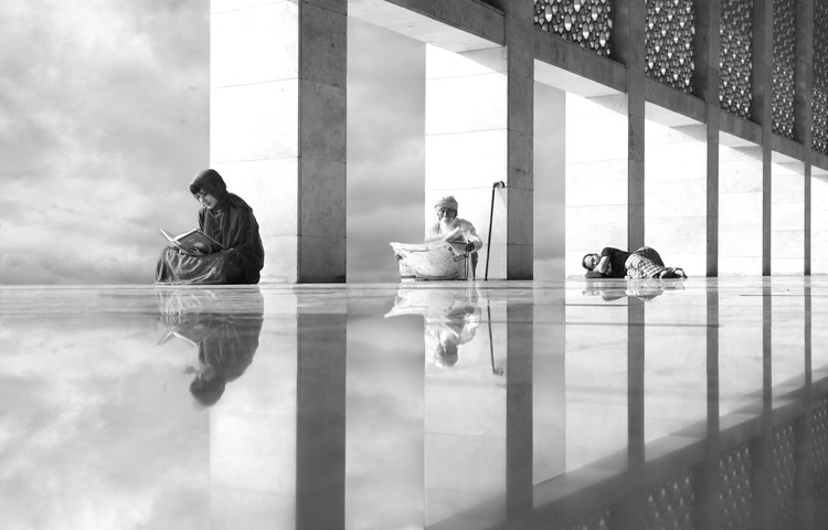 Valokuvataide praying, reading and sleeping