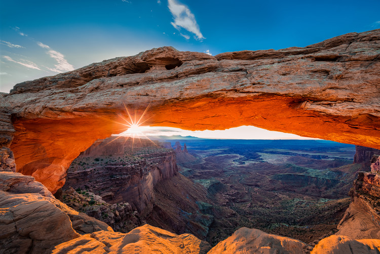 Fotografie Sunrise at Mesa Arch, Michael Zheng, 40x26.7 cm