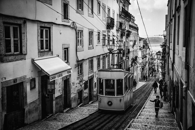 Valokuvataide Tram in Lisbon
