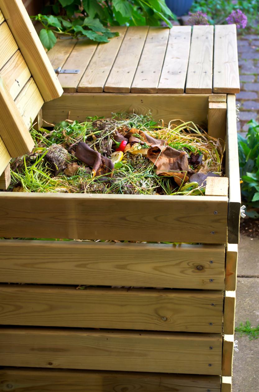 Drevený záhradný kompostér