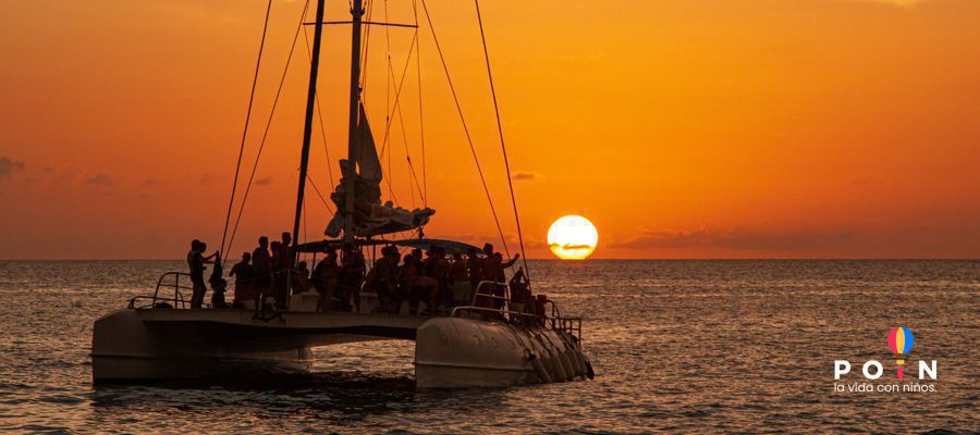 Paseo en catamarán desde Puerto del Carmen al atardecer