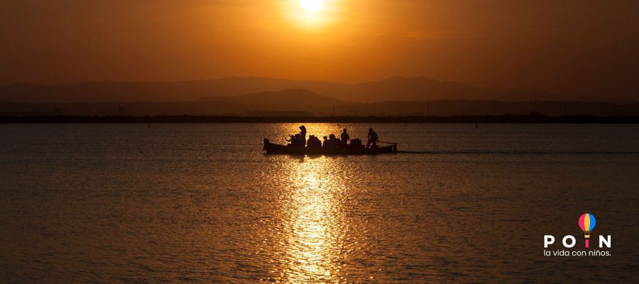 Paseo en barca al atardecer en La Albufera