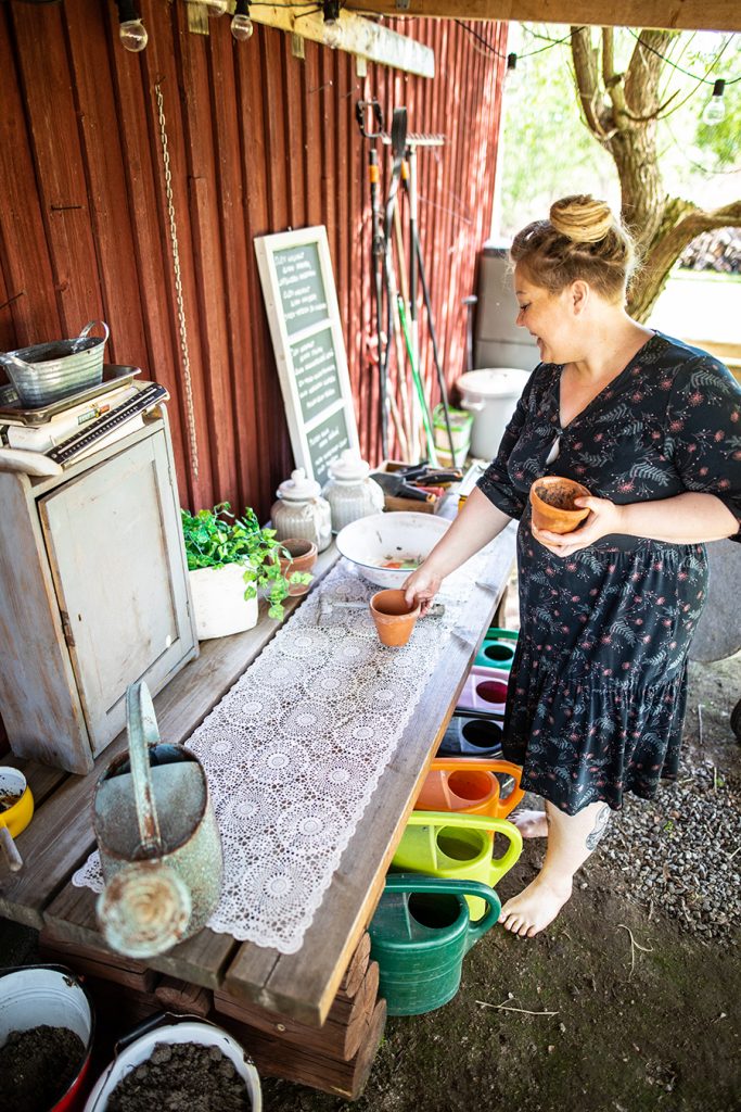 Merja Virtakangas koristepuutarhassa