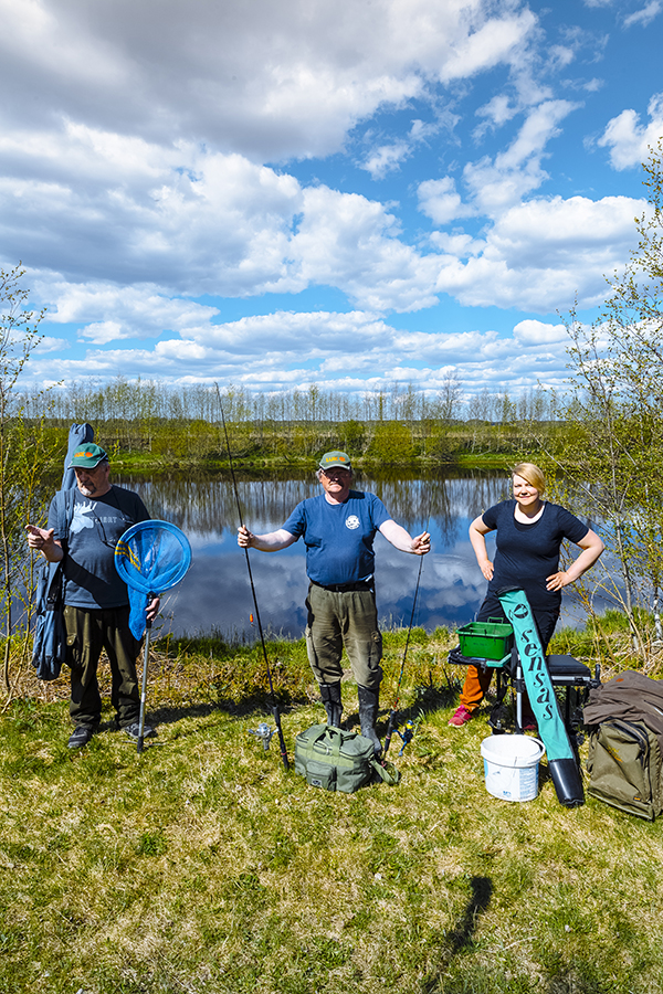 Kalastaja Aimo Uuttu, Timo Rinta-Jaskari ja Heidi Pernu