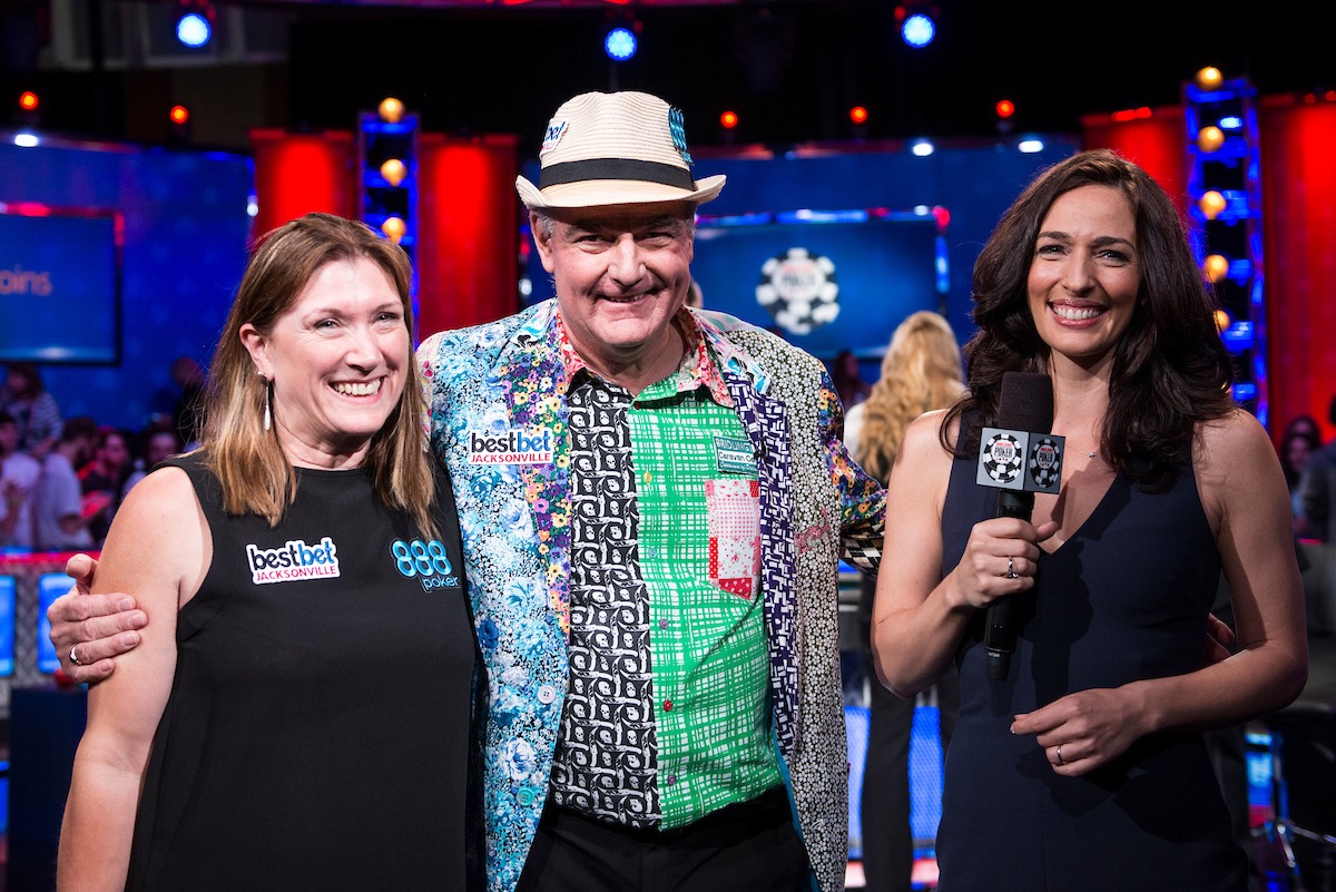 John Hesp with his wife, interviewed by Kara Scott (Photo: PokerPhotoArchives.com)