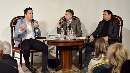 Civil Akadémia: Történelem és hűség