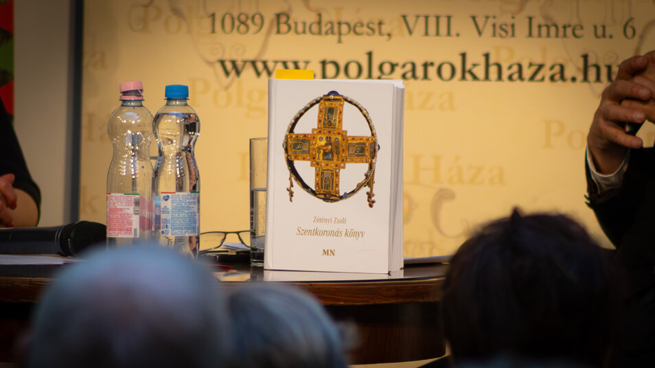 Civil Akadémia: Orbán Viktor és a Szent Korona