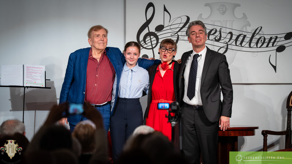 Zeneszalon: Hullámok taraján - Cserháti Zsuzsa zenés életrajza