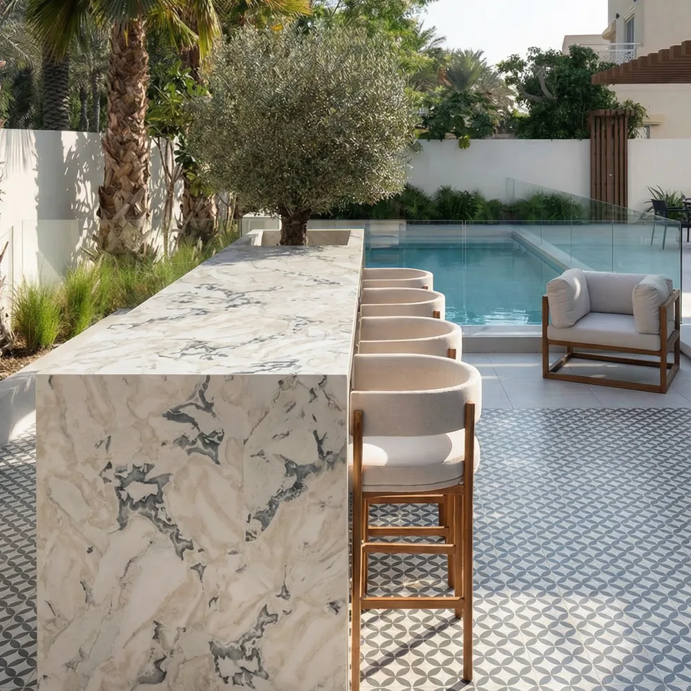 בר חוץ מפורצלן Dover White עם Waterfall, ליד בריכה פרטית