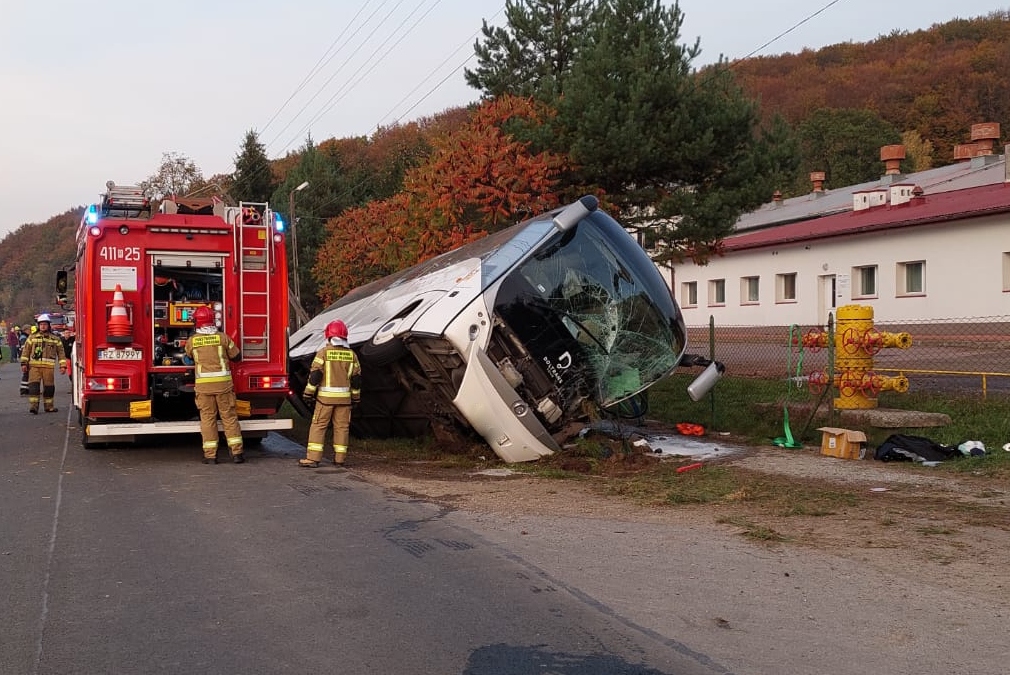 wypadek-autokaru-z-mieszkancami-pogorzeli-i-okolic-na-podkarpaciu-wlasciciel-autobusu-mowi-ze-byl-w-100-sprawny