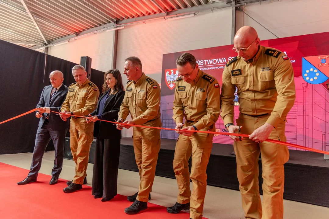 Wielkopolscy strażacy podsumowali 2025 rok w Ostrowie Wielkopolskim. Podczas wydarzenia otwarto nowy budynek