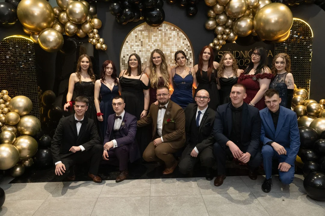 Studniówka ZSP nr 2 w Krotoszynie. Polonez, emocje i wyjątkowy wieczór [ZDJĘCIA]