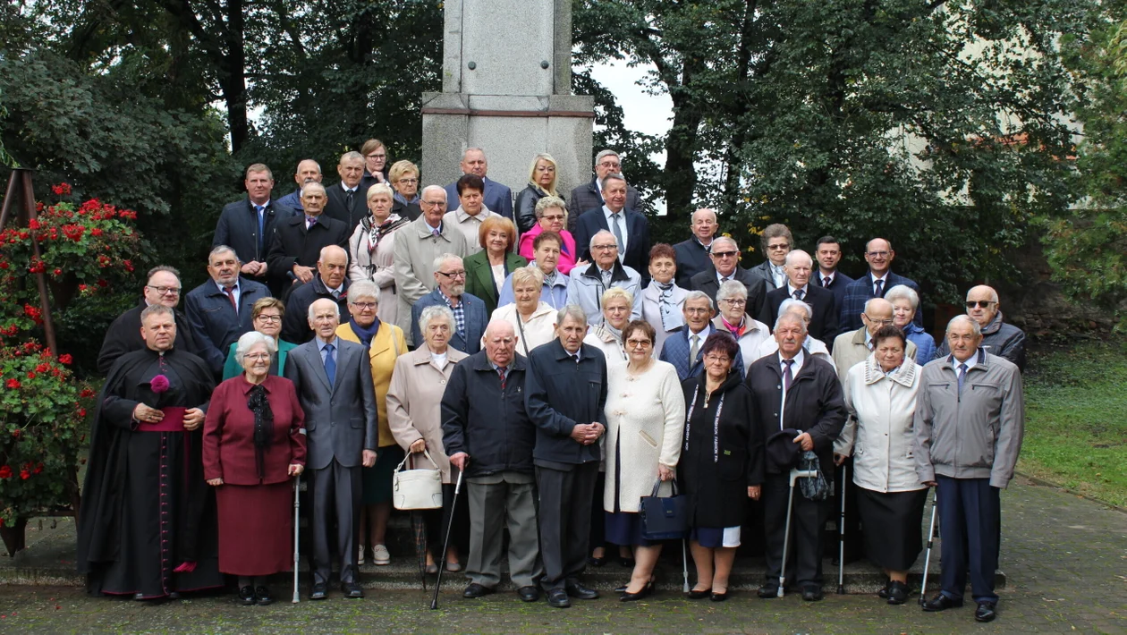 W Poniecu uroczyście obchodzili jubileusze małżeńskie. 50, 55 i 60 -lecia pożycia małżeńskiego w gminie Poniec [ZDJĘCIA]