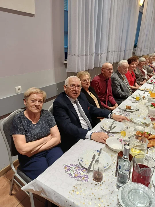 Muzycznie i radośnie. Walentynkowa zabawa seniorów