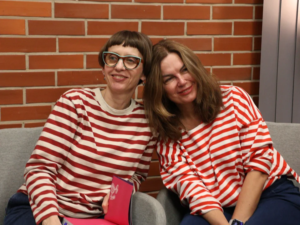 „Jak się starzeć bez godności”, czyli szczerze, odważnie i z humorem o przemijaniu. Znane pisarki gościły w pleszewskiej bibliotece