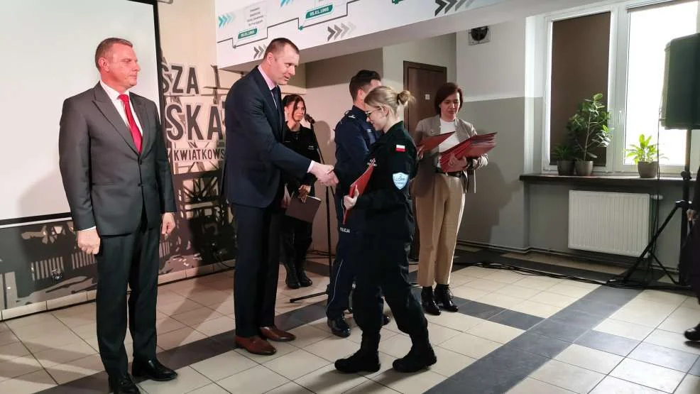 Pierwsi maturzyści skończyli już naukę. Zobacz ZDJĘCIA z jarocińskiej „dwójki”