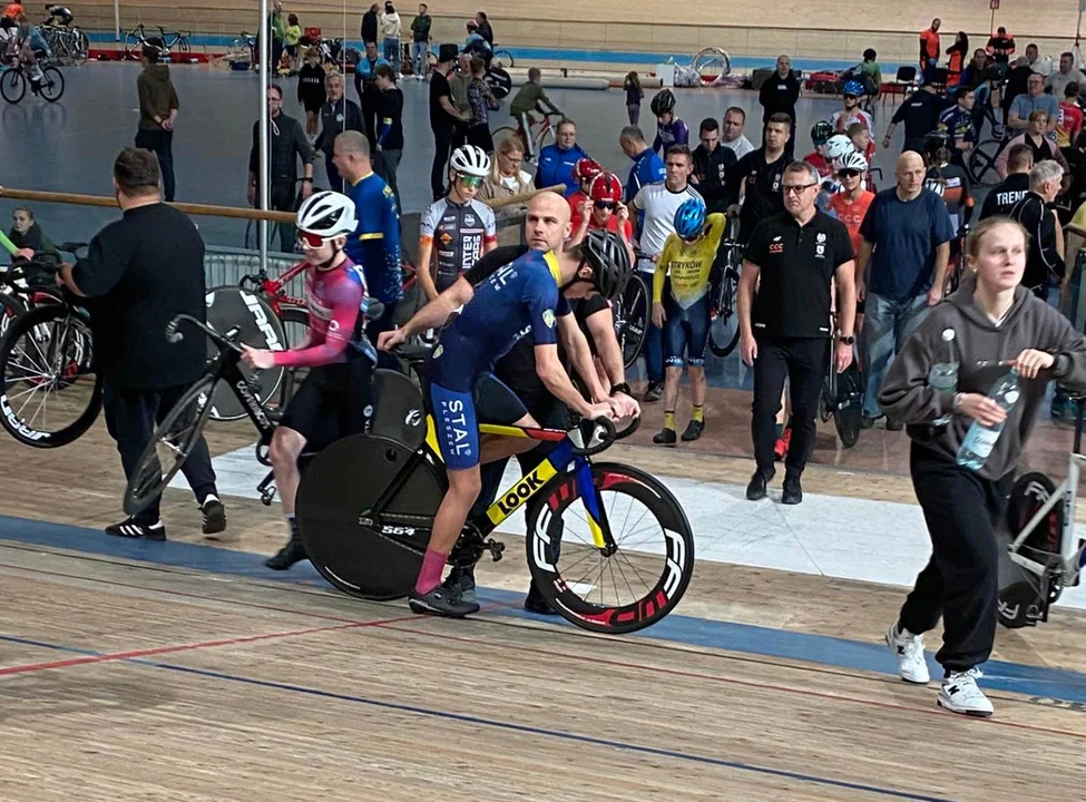 Kolarze Stali Pleszew ścigali się na torze w Pruszkowie. Jak spisali się w mistrzostwach Polski?