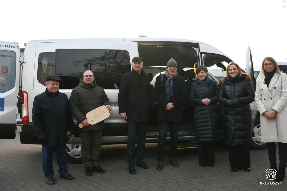 Nowy samochód dla Warsztatu Terapii Zajęciowej w Krotoszynie. Lepszy transport dla uczestników terapii