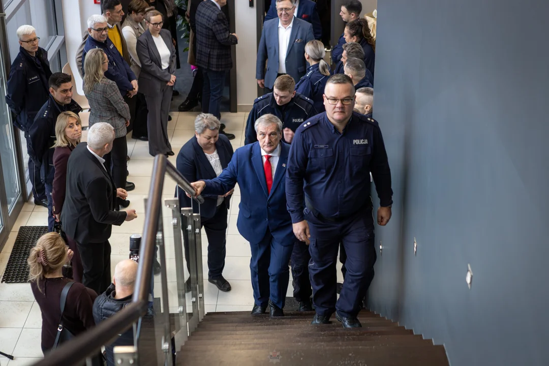 Nowa siedziba policji miejskiej. Dzięki współpracy z samorządem otwarto komisariat w Suchym Lesie [ZOBACZ FOTO]
