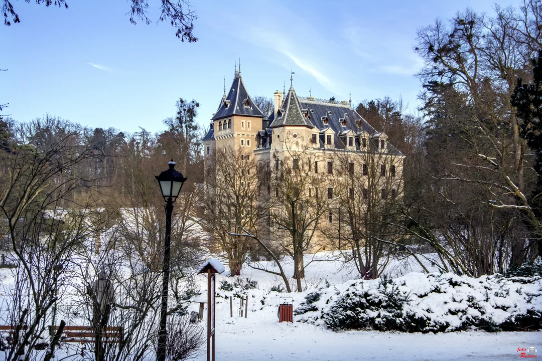 Zamek w Gołuchowie z rekordową liczbą odwiedzających i odzyskanymi skarbami [ZDJĘCIA]