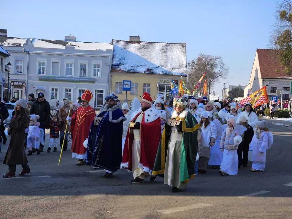 Orszak Trzech Króli przeszedł ulicami Żerkowa [ZDJĘCIA, WIDEO]