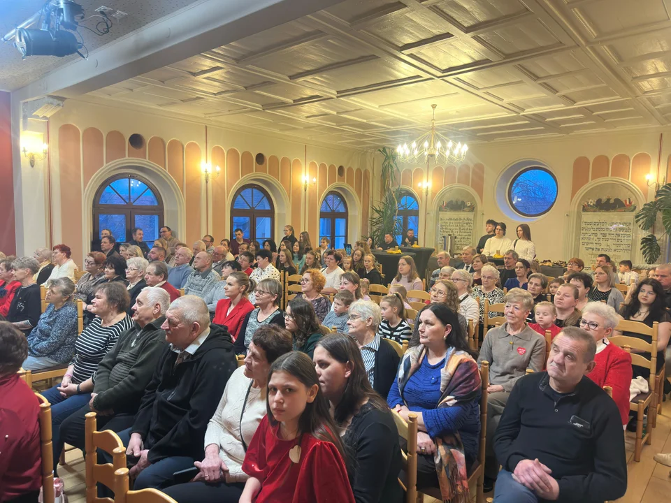 Wnuki pochwaliły się talentami, a dziadkowie świętowali!