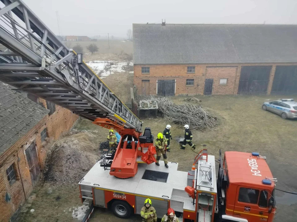 Pożar sadzy w gminie Dobrzyca. Służby interweniowały w miejscowości Trzebin
