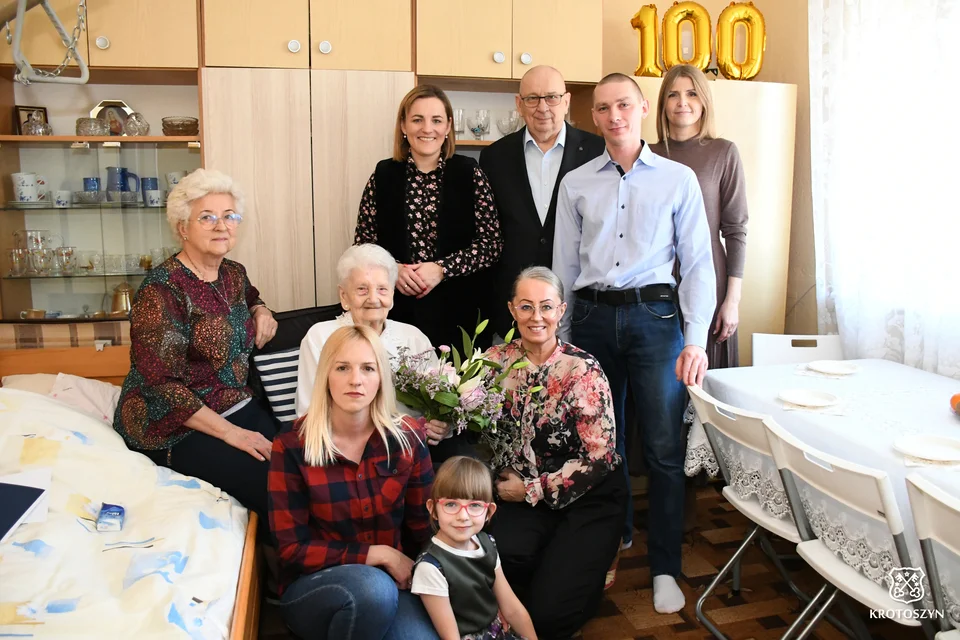 Ma 100 lat i wciąż zaraża pogodą ducha. Wyjątkowa mieszkanka gminy Krotoszyn [ZDJĘCIA]