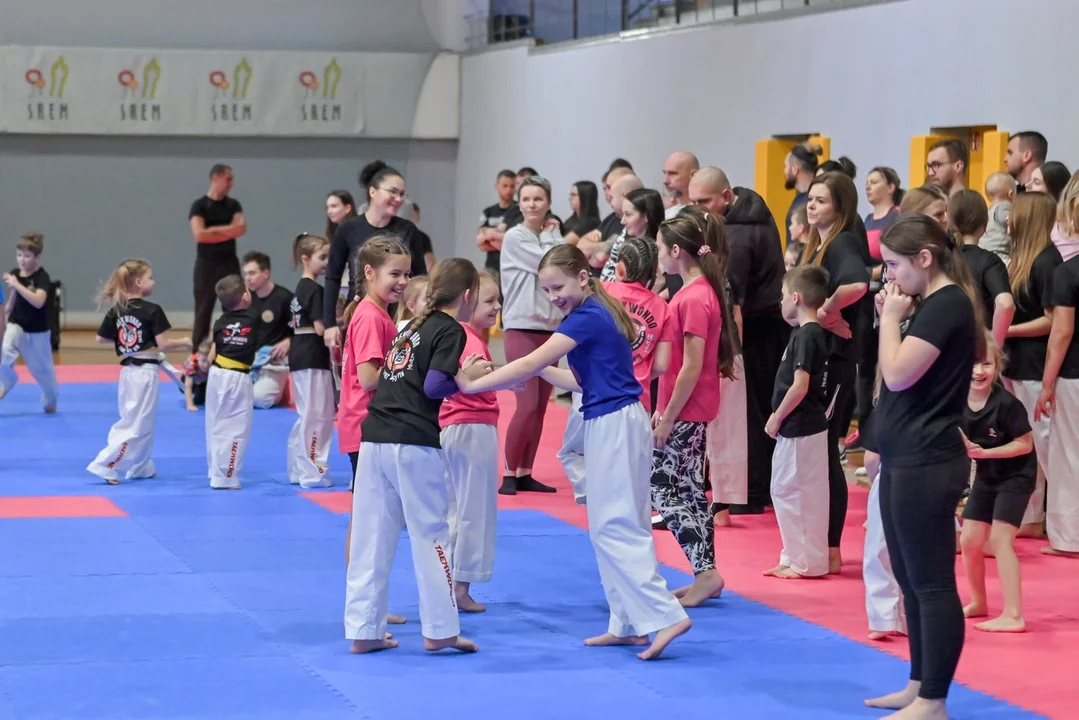 UKS Taekwondo Pleszew na rodzinnym treningu „Taekwondo Family” [ZDJĘCIA]