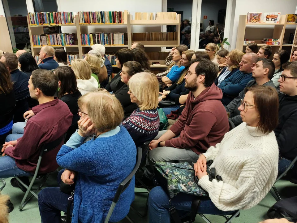 Sławek Gortych, autor bestsellerowej Karkonoskiej Serii Kryminalnej, przyciągnął tłum fanów do gołuchowskiej biblioteki