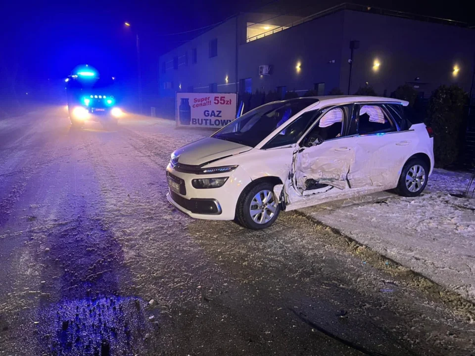 Wypadek w gminie Pleszew. Trzy osoby przewiezione do szpitala