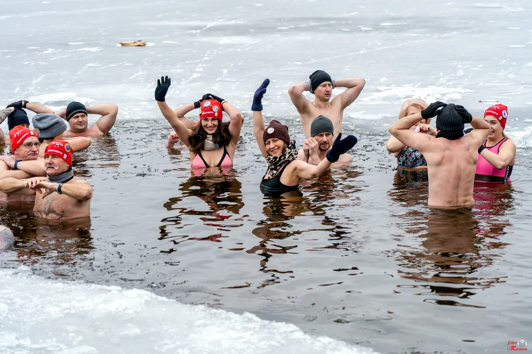Musieli się sporo napracować. W ruch poszły siekiery.