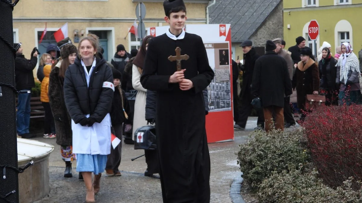 Powstańcza inscenizacja i racowisko wzbogaciły obchody. Uroczystości przyjechali zobaczyć choćby mieszkańcy innych gmin