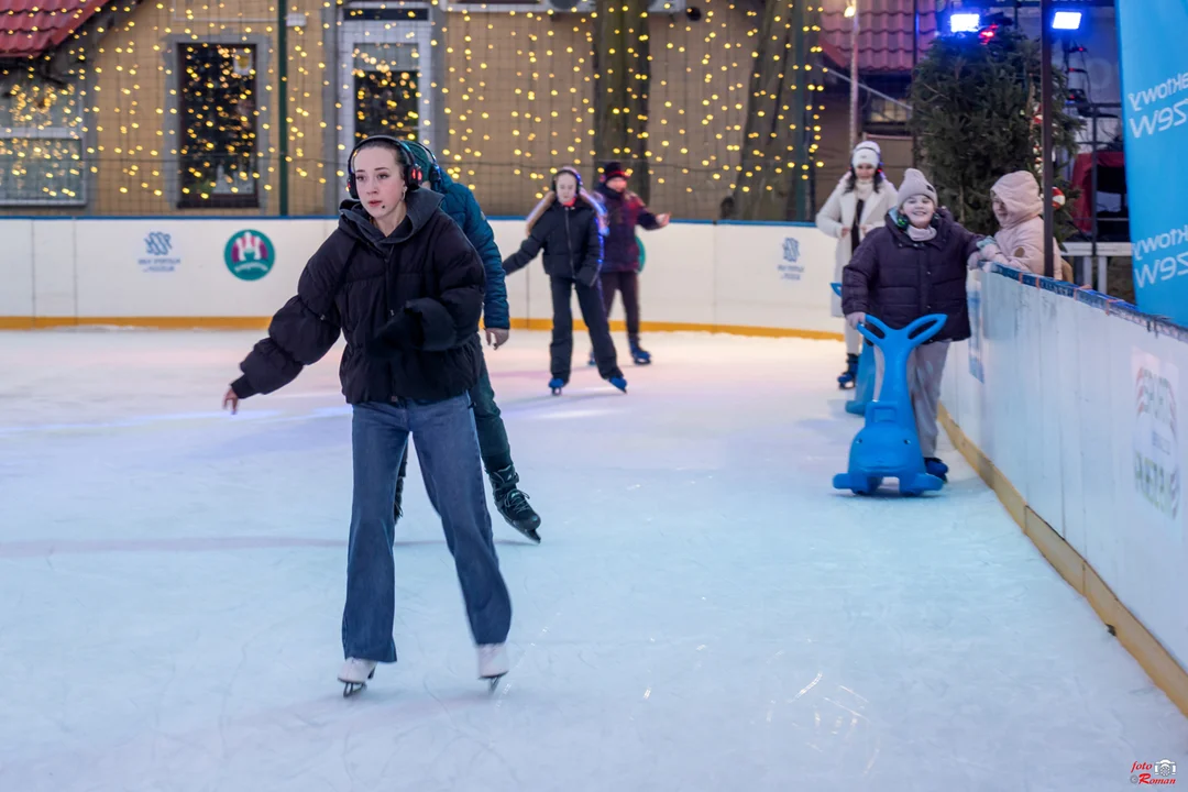 Lodowisko zamieniło się w taneczny parkiet. Silent Disco w rytmie najlepszych bitów