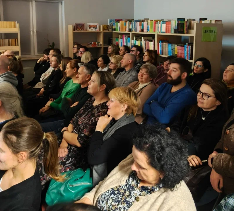 Sławek Gortych, autor bestsellerowej Karkonoskiej Serii Kryminalnej, odwiedzi gołuchowską bibliotekę. Spotkanie poprzedzi wernisaż wystawy fotografii Patryka Zimnego