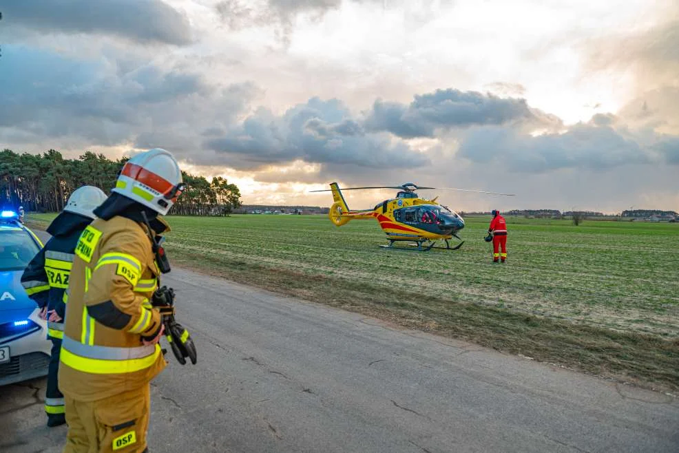 Poważny wypadek w gminie Żerków. Młody chłopak przewróciła się na hulajnodze. Potrzebny był helkopter LPR-u