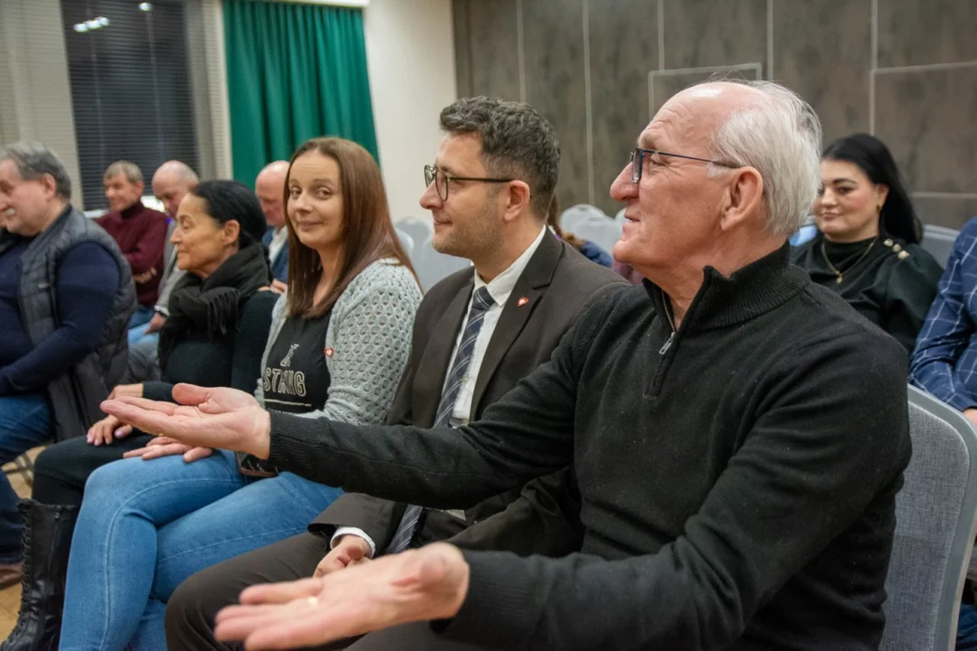 Posłowie KO przyjechali na spotkanie otwarte. Wiemy, co tam się działo [ZDJĘCIA]