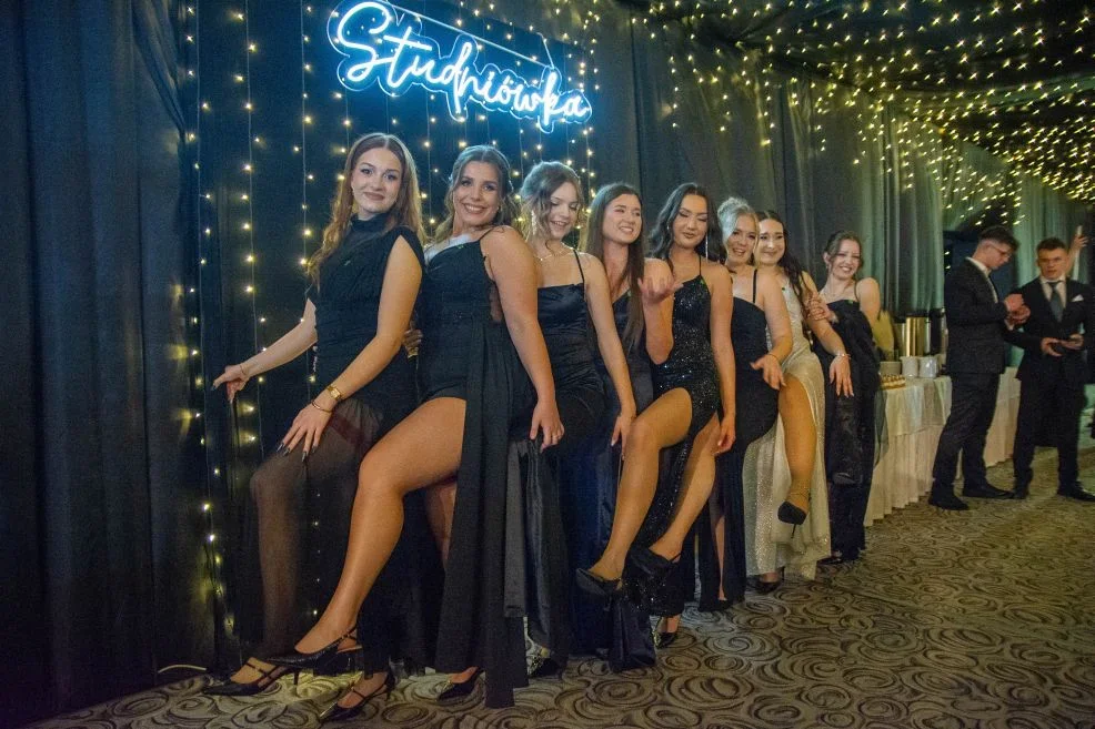 Studniówki 2026 - przeżyjmy to jeszcze raz. Specjalnie dla Was wybraliśmy najciekawsze ZDJĘCIA