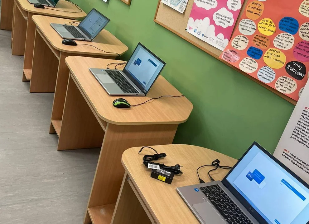 Nowoczesny sprzęt za ponad 130 tysięcy złotych trafił do uczniów z Dobrzycy