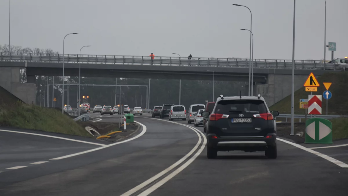 Można już jechać nową obwodnicą DK12 dla Gostynia i Piasków. Zakaz wjazdu pojazdów rolniczych i ... konnych