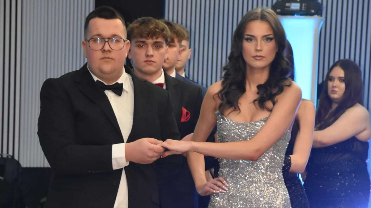 "Wielce godni Żakowie biesiadowali na zdrowie”. Taką studniówkę uczniowie ZSOiZ w Pogrzeli chcą wspominać przez lata